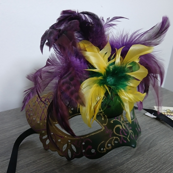 MARDI GRAS Feather Embellished Handpainted Masquerade Mask - Picture 6 of 14